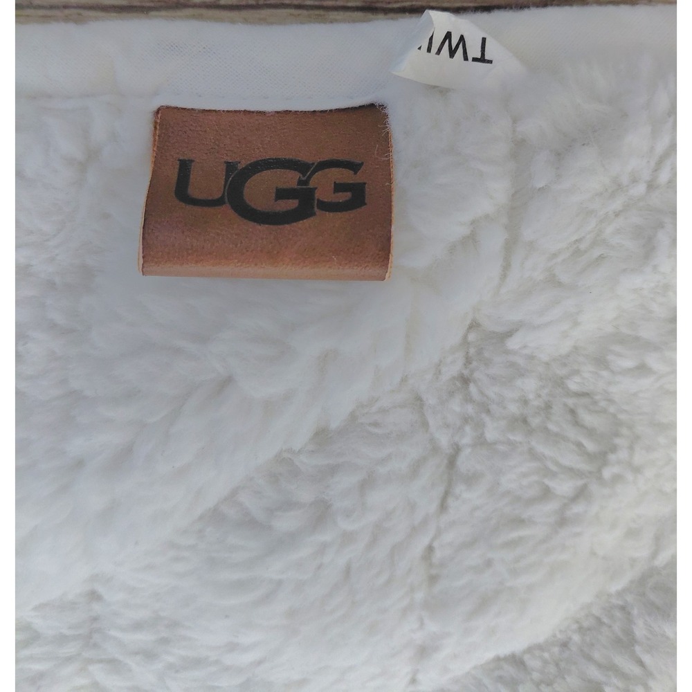 UGG Twin Blue White Stripe Reversible Blanket Throw Soft Sherpa Quilt 70x84